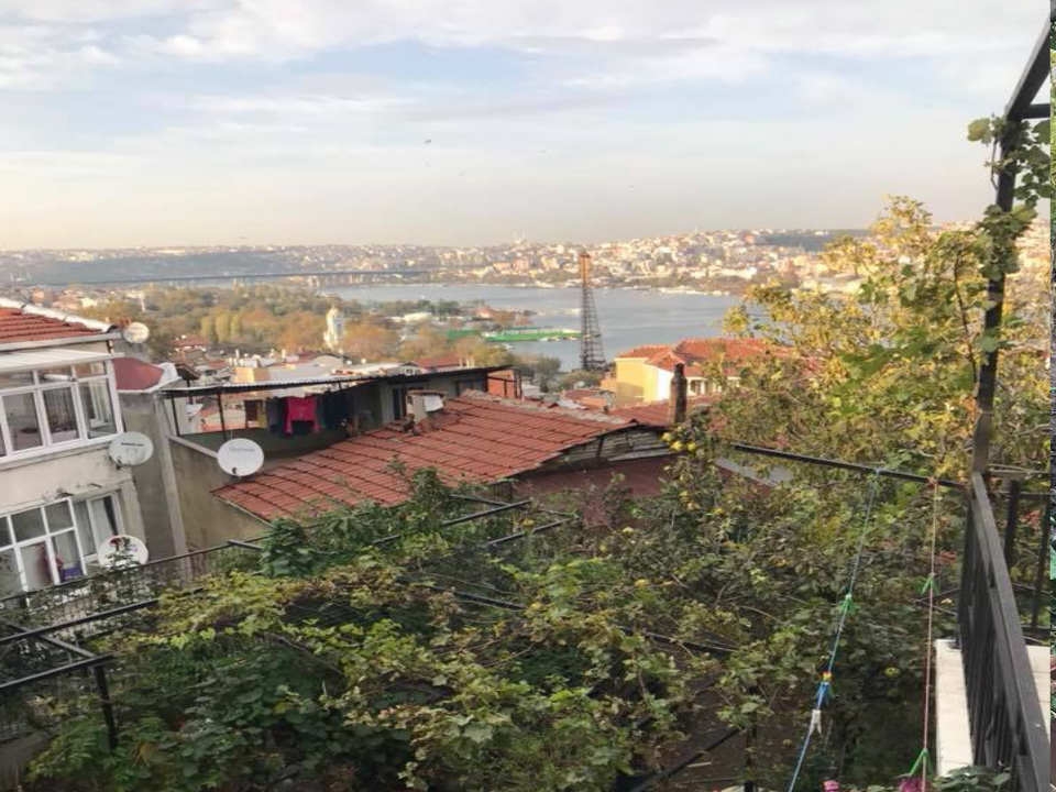 بناء كامل للبيع في قلب مدينة اسطنبول